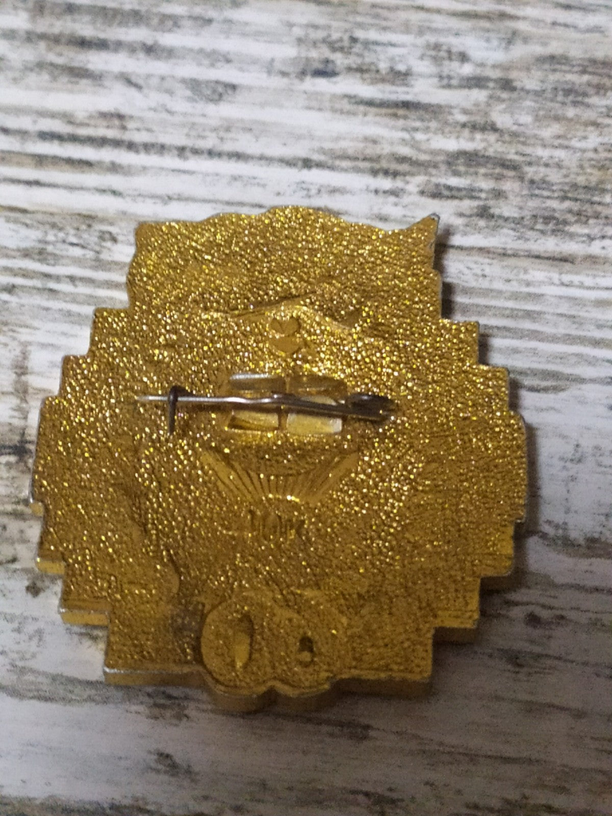 USSR coat of arms pin dated 1922-1982