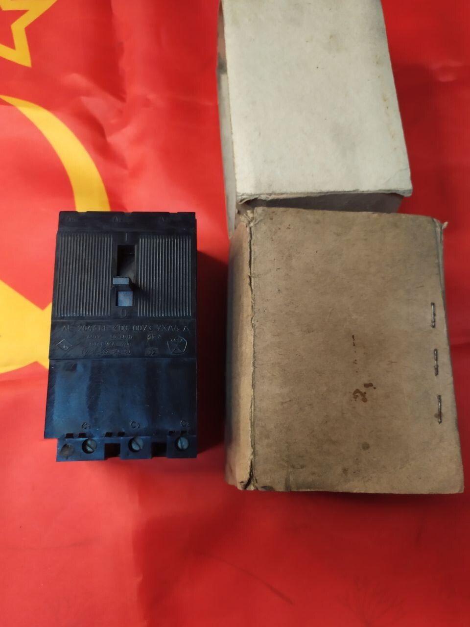 AE 2046M 25A circuit breaker with bakelite housing and toggle switch – detail 11