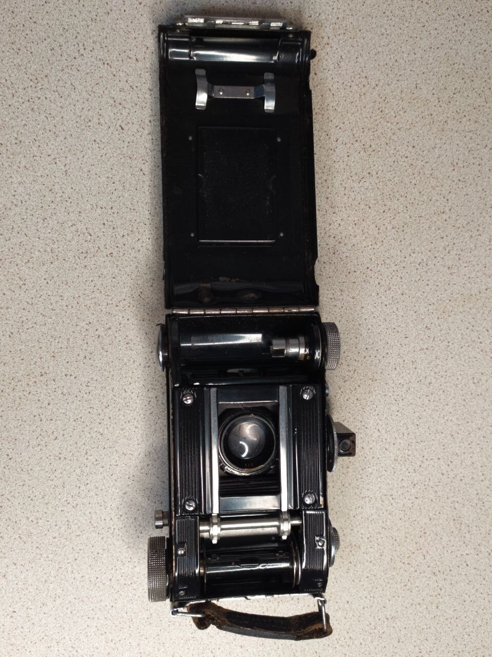 Vintage 35mm folding camera Balda Baldini closed, compact pocket size – detail 11