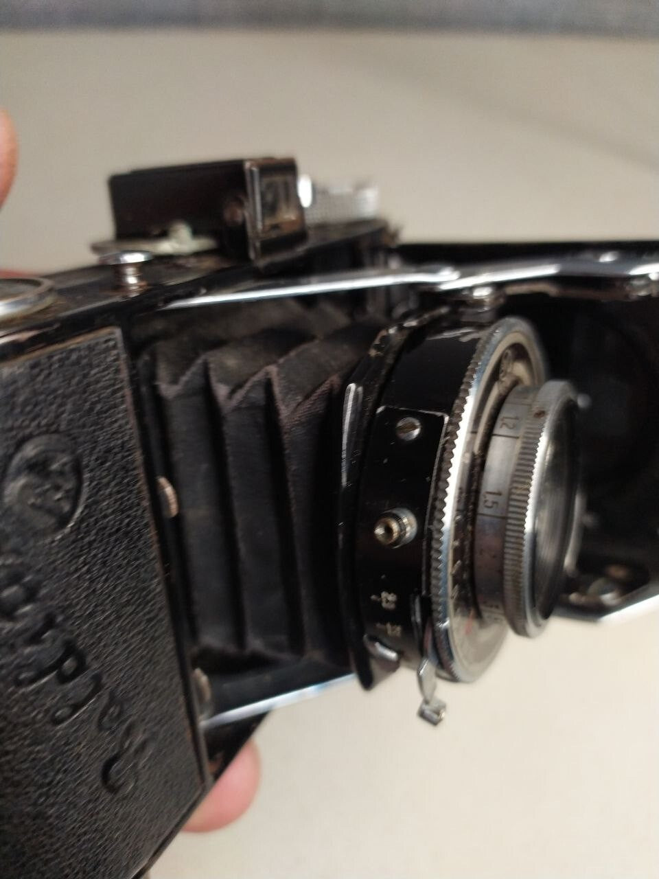 Pre-war German camera with Baldini embossing on the leatherette – detail 13