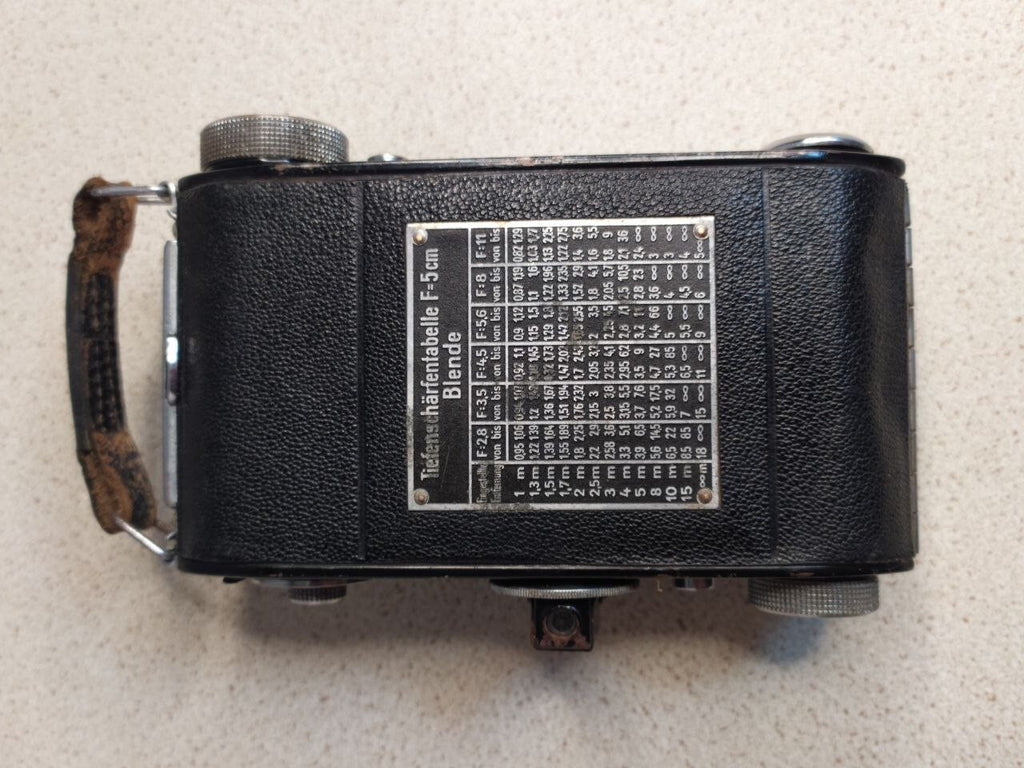 Vintage 35mm folding camera Balda Baldini closed, compact pocket size – detail 14