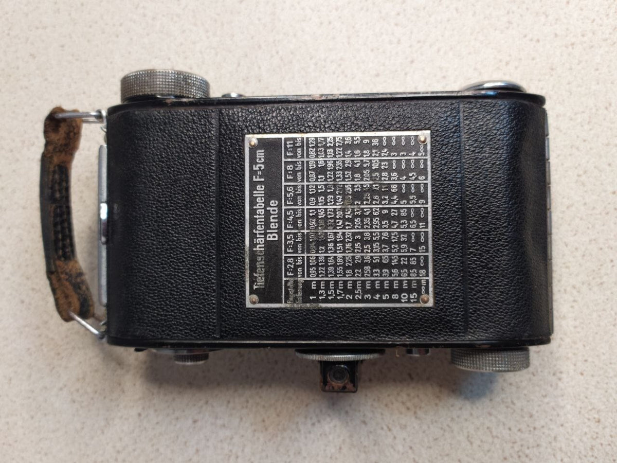 Vintage 35mm folding camera Balda Baldini closed, compact pocket size – detail 14