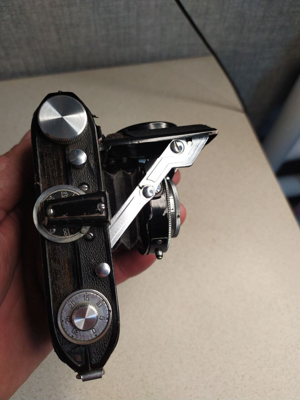 Pre-war German camera with Baldini embossing on the leatherette – detail 16