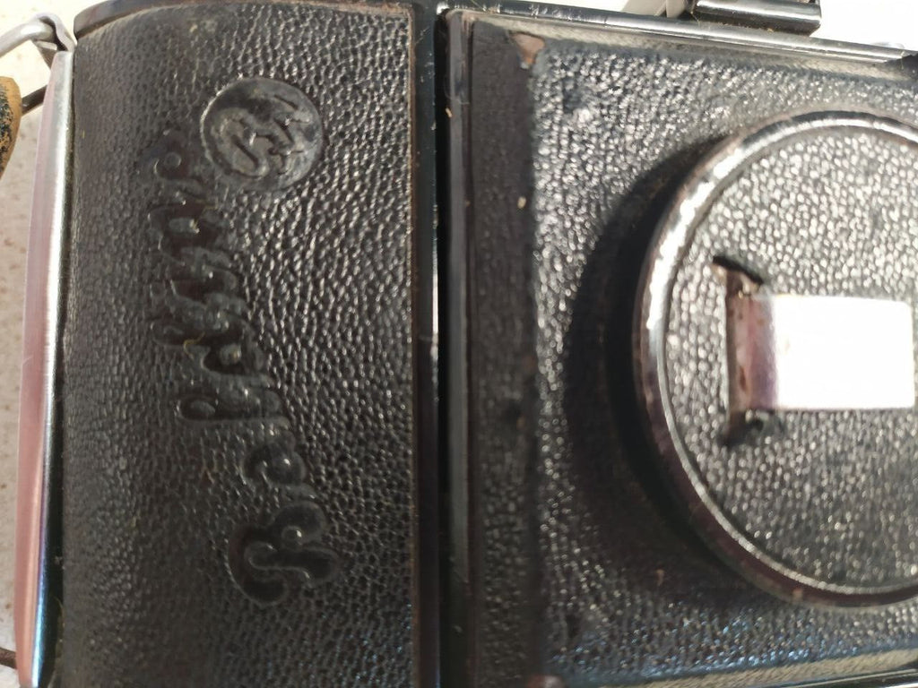 Vintage 35mm folding camera Balda Baldini closed, compact pocket size