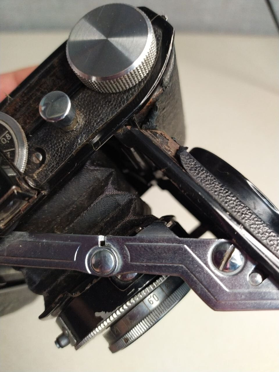 Pre-war German camera with Baldini embossing on the leatherette – detail 22