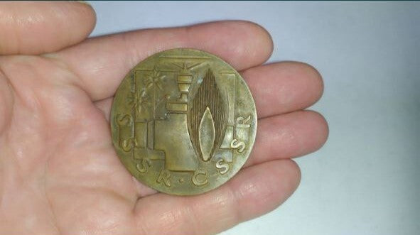 Bratrství gas pipeline medal measured at 45 mm on calipers