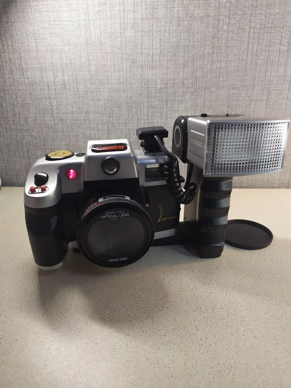 Lomography camera set with lens cap, strap and Italian instruction manual – detail 15