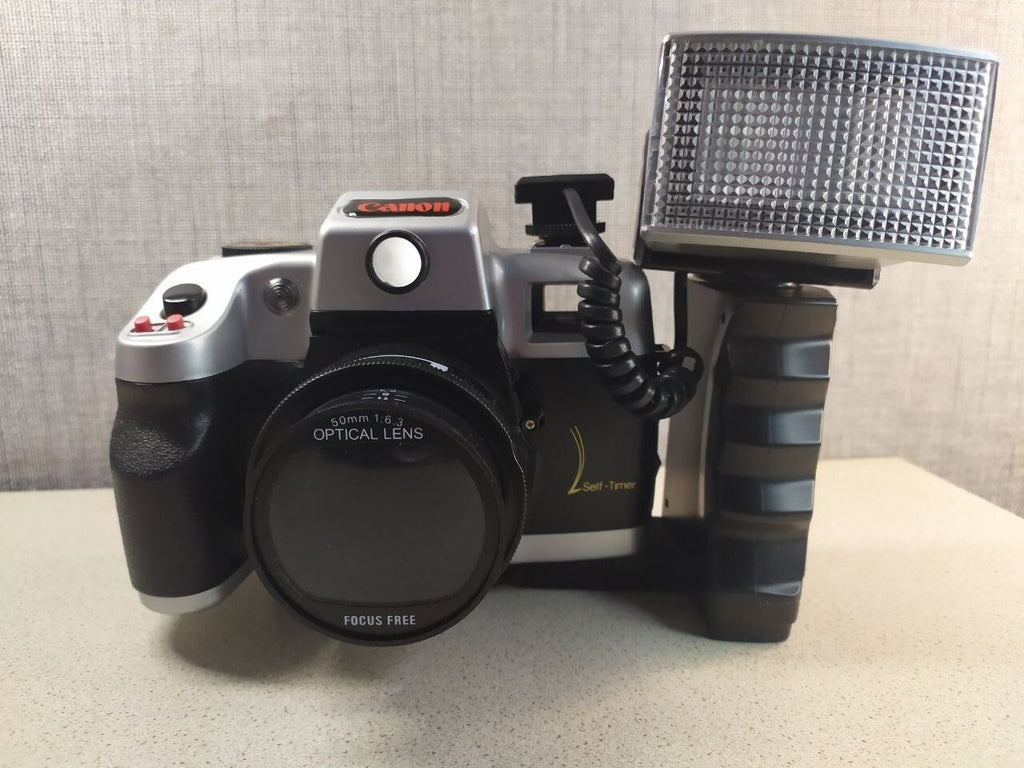 Lomography camera set with lens cap, strap and Italian instruction manual – detail 6