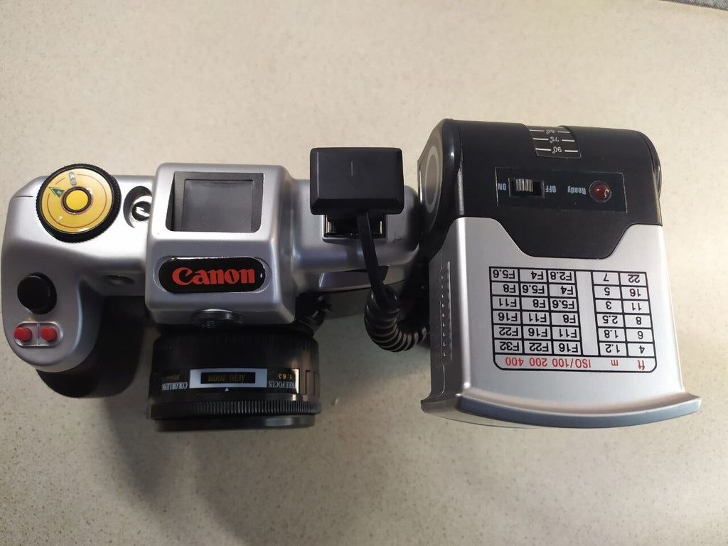 35mm film camera set in its padded carrying case – detail 7