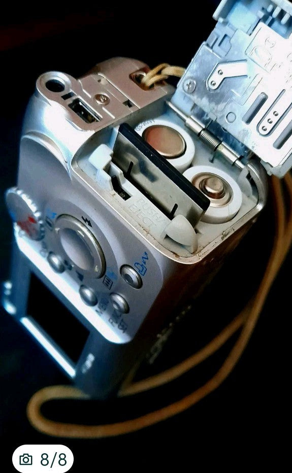 CCD digital camera Canon PowerShot A410 lens and built-in flash – detail 5