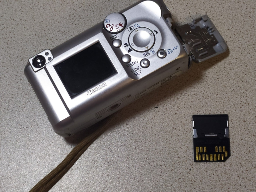 Vintage Canon PowerShot digital camera sold for parts or repair – detail 10