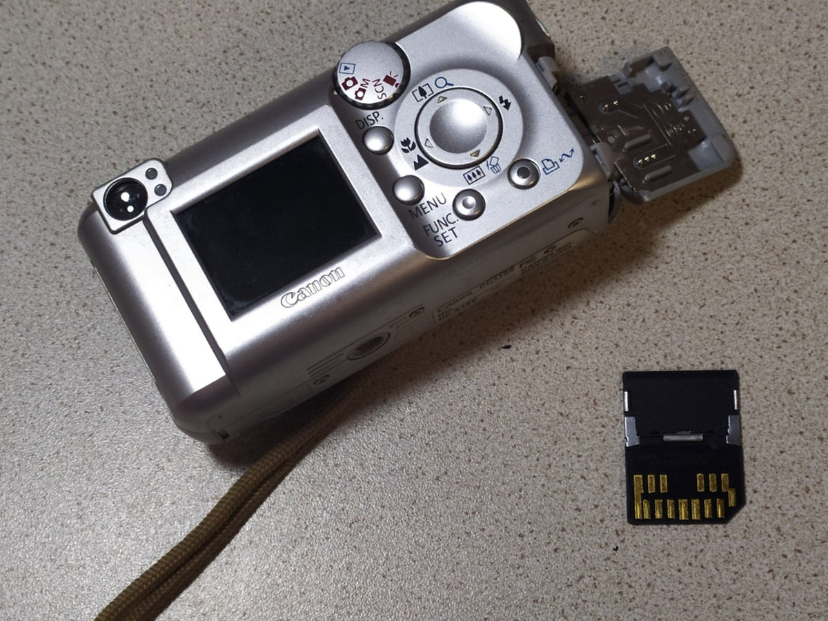 Vintage Canon PowerShot digital camera sold for parts or repair – detail 10