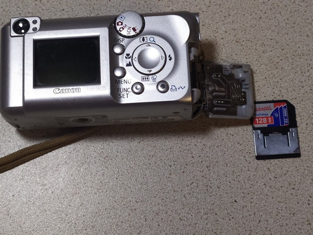 Canon A410 CCD compact camera with wrist strap and soft case – detail 12