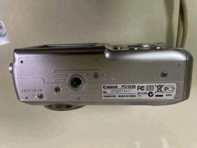 Canon PowerShot vintage 5.0MP camera, top view with controls – detail 6