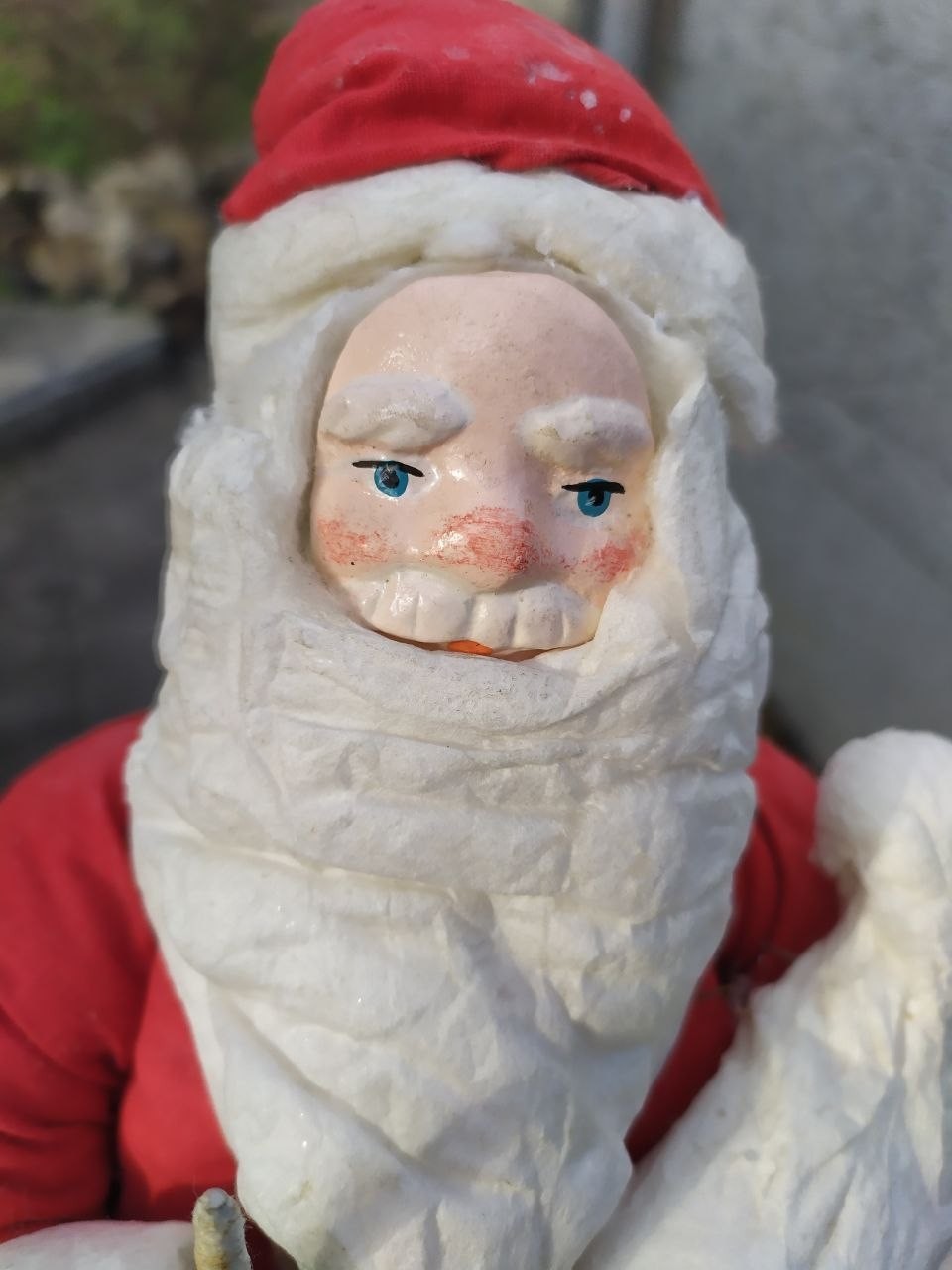 Vintage Soviet Father Frost figurine hand-painted face and pressed cotton beard – detail 11