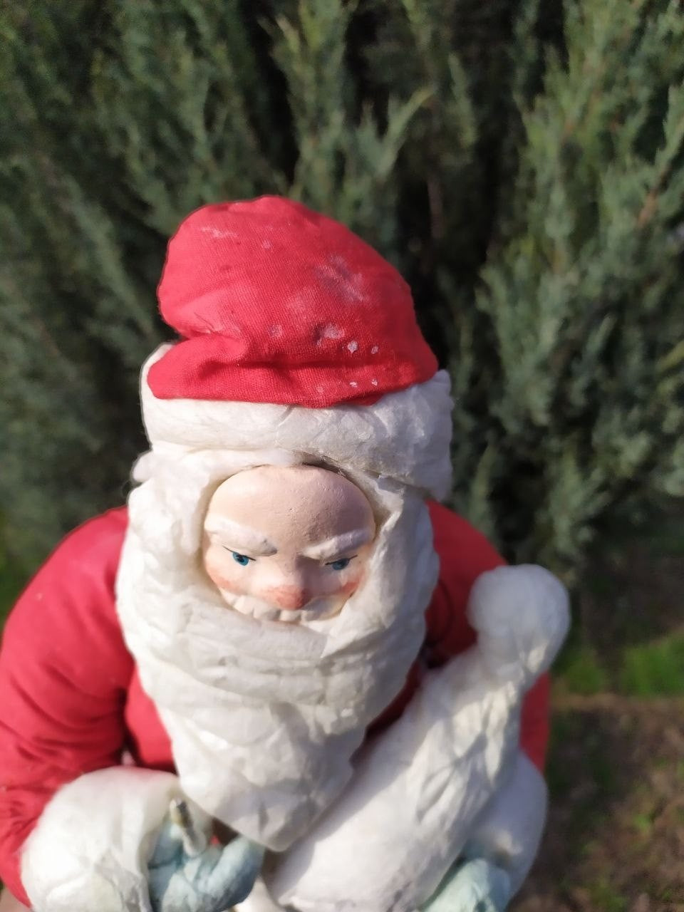 Vintage Soviet Father Frost figurine hand-painted face and pressed cotton beard – detail 8