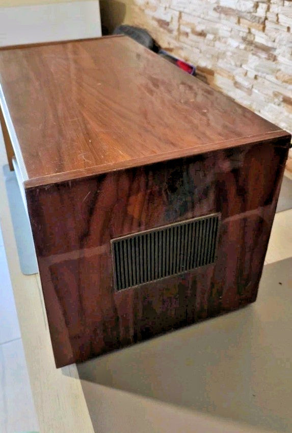 6E1P magic eye level indicator on the Soviet tube tape recorder – detail 6