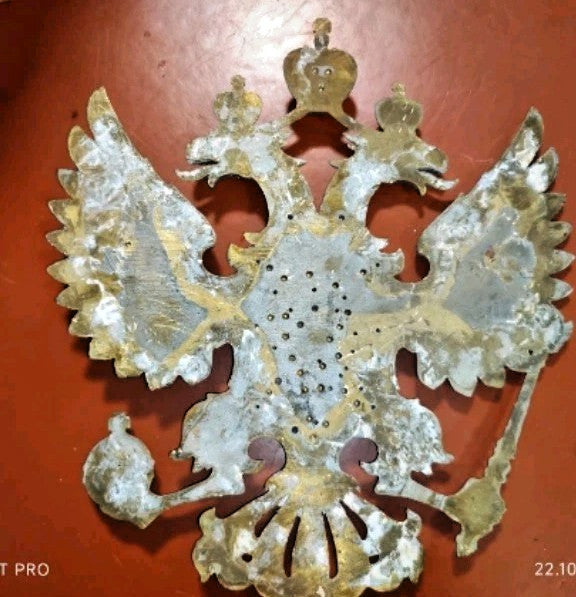 Raised relief of Saint George slaying the dragon on the central shield – detail 6