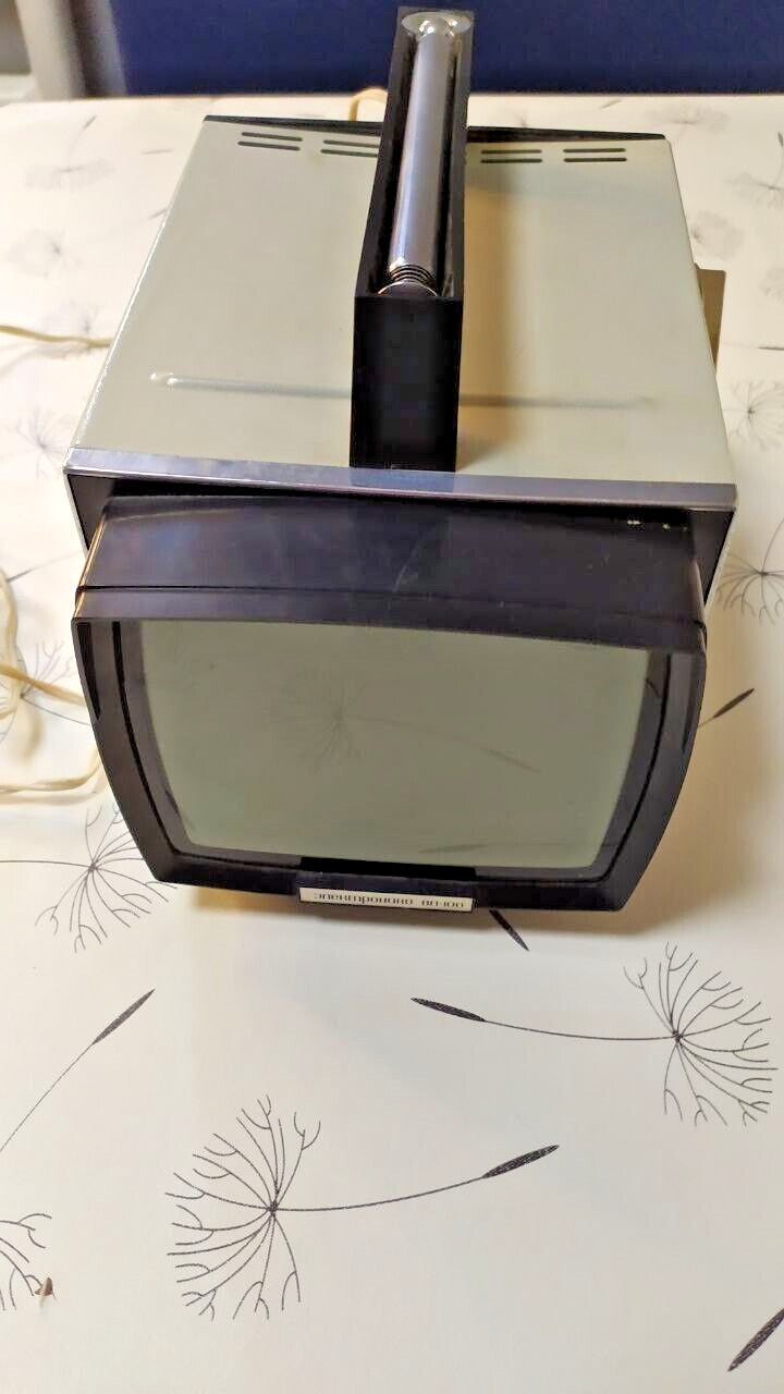 Back panel of the Elektronika VL-100 with power ports and switches
