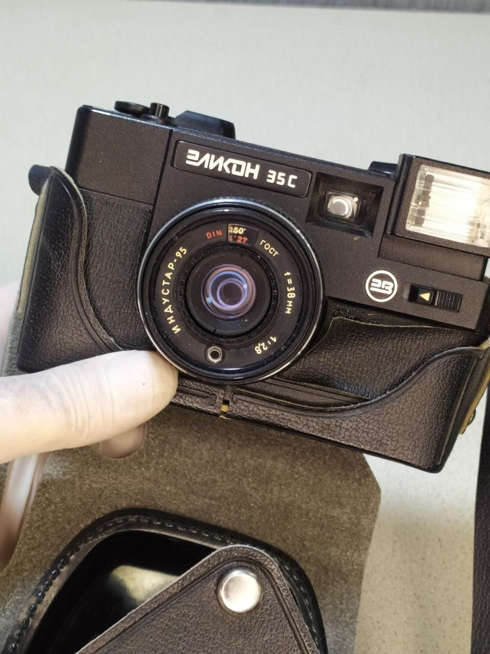 Elikon 35C film camera with original black hard case – detail 10