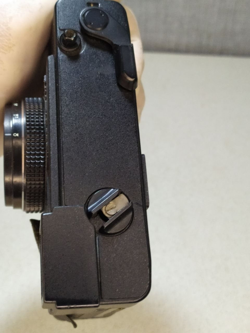 Vintage Soviet compact camera Elikon 35C with built-in pop-up flash – detail 11