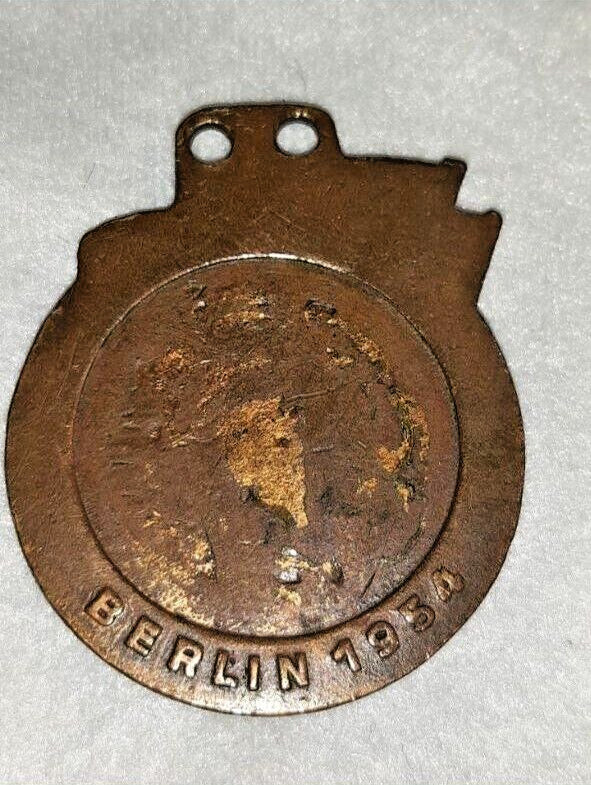 Reverse of the GDR FDJ medal marked BERLIN 1954