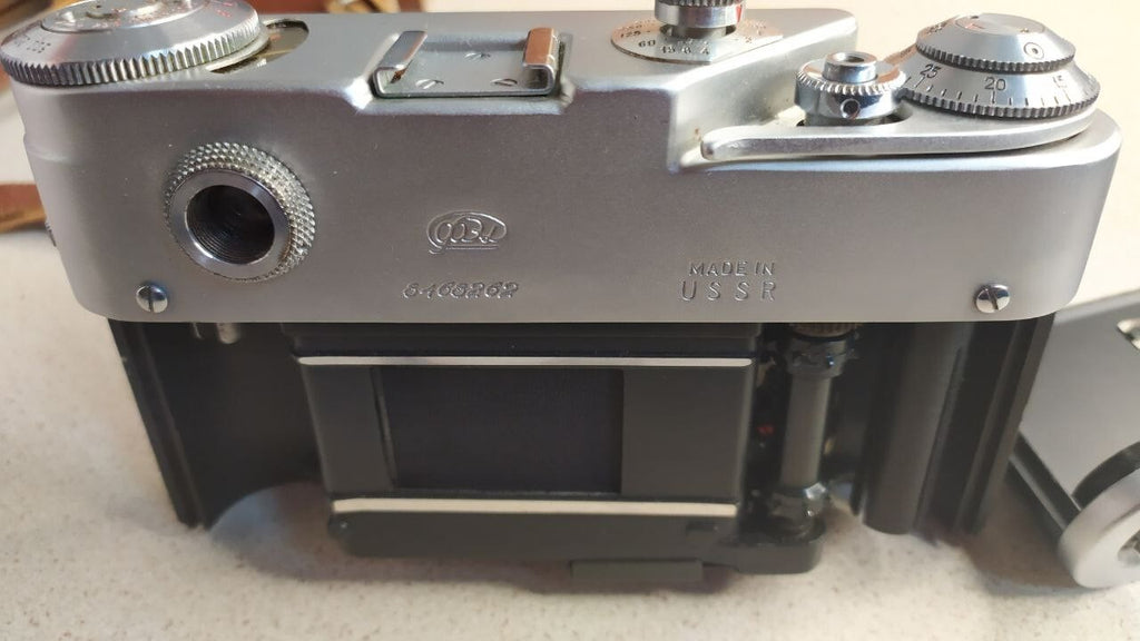 FED 4 camera with brown leather case and original retail box – detail 10