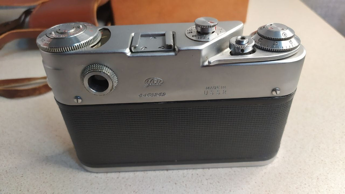 FED-4 rangefinder camera body with film advance lever – detail 8