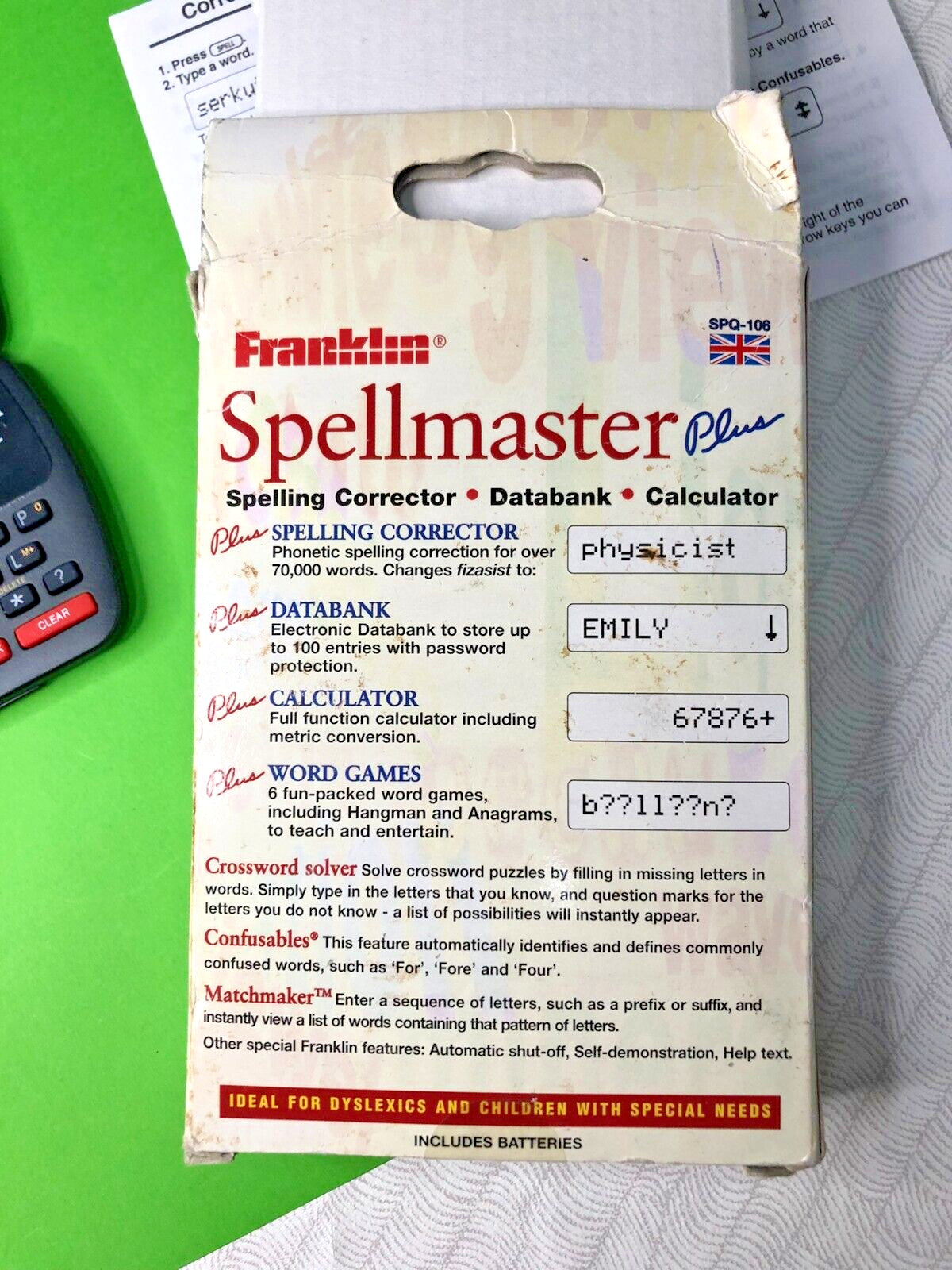 Vintage electronic spell checker clamshell with LCD screen – detail 11