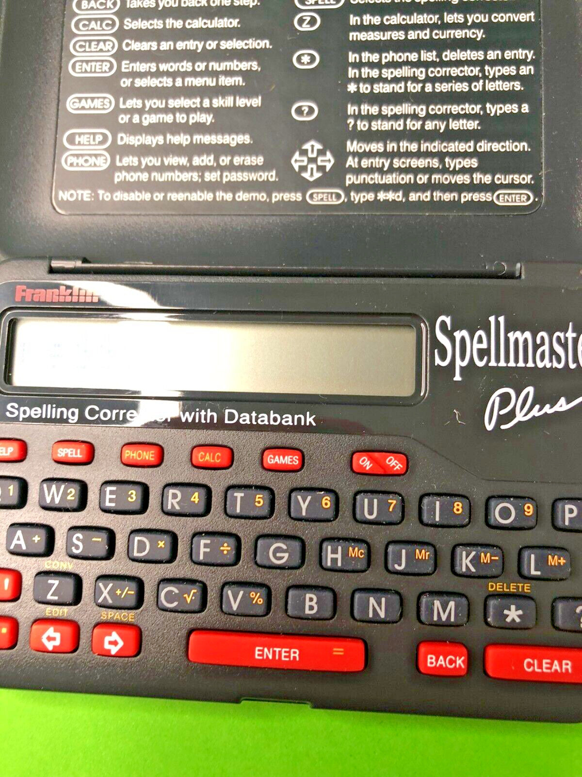 Vintage electronic spell checker clamshell with LCD screen – detail 8