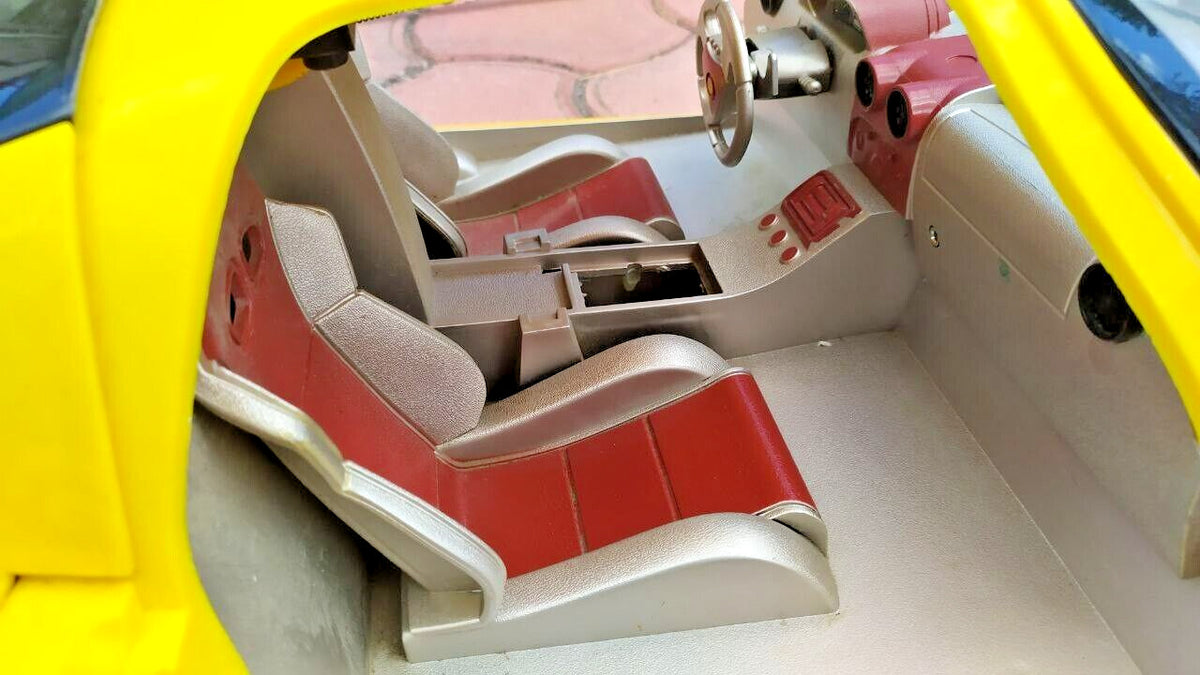 Giant toy car measured with tape, nearly one meter long – detail 13