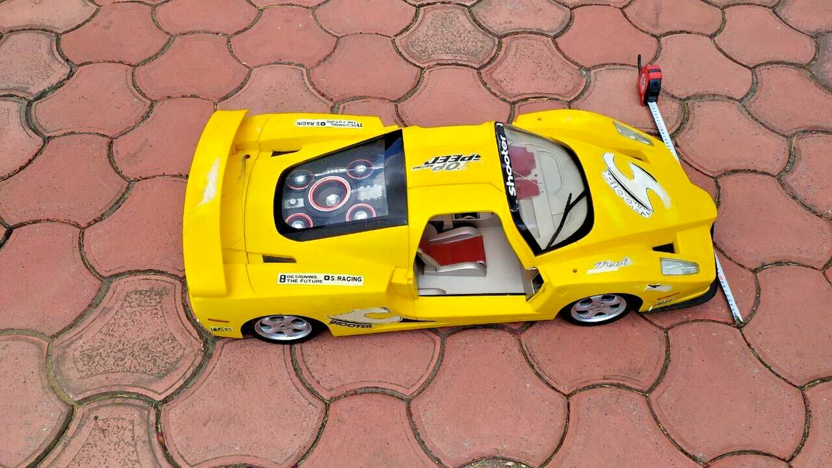 Toy racing car cockpit with two-tone seats and steering wheel – detail 9