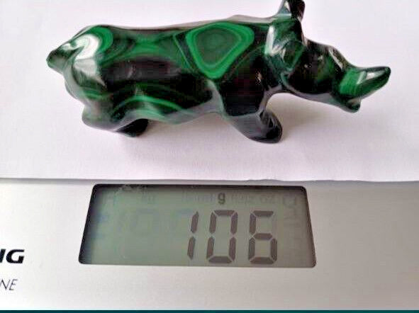 Green stone rhino figurine on a scale showing 106 g – detail 15
