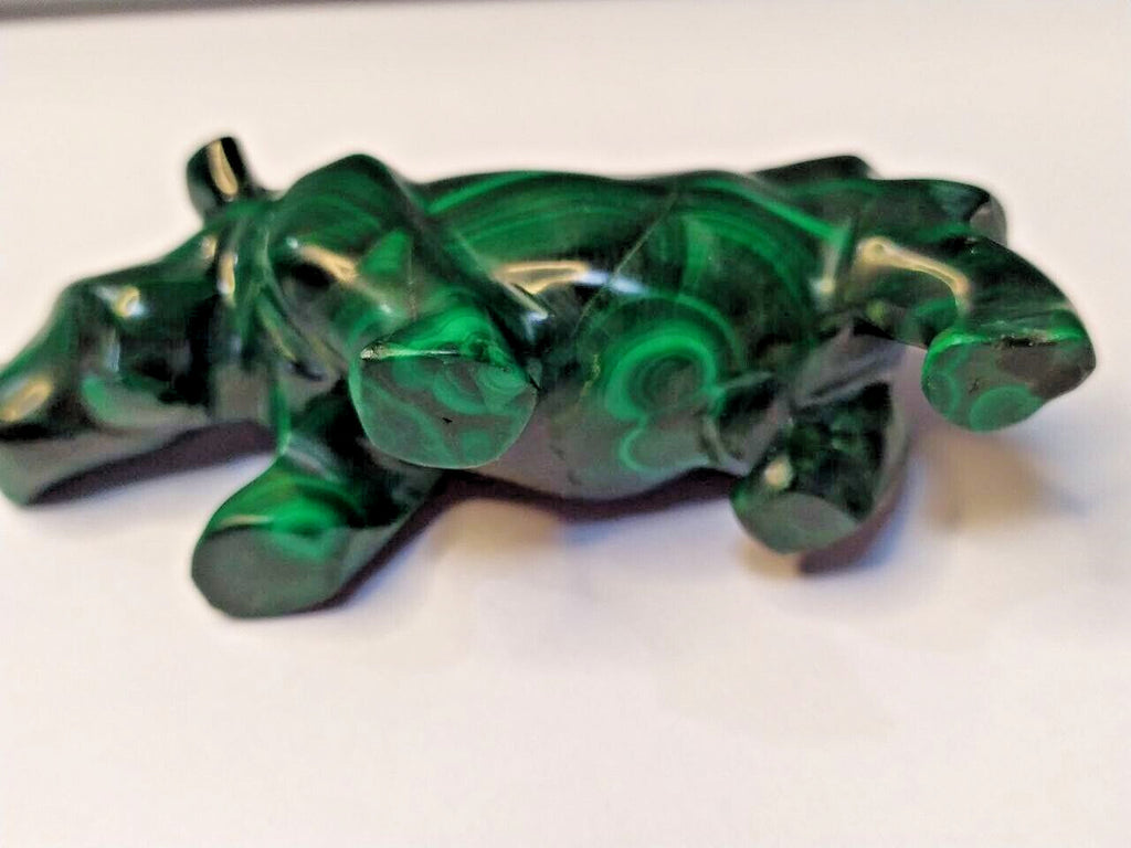 Green stone rhino figurine on a scale showing 106 g – detail 6