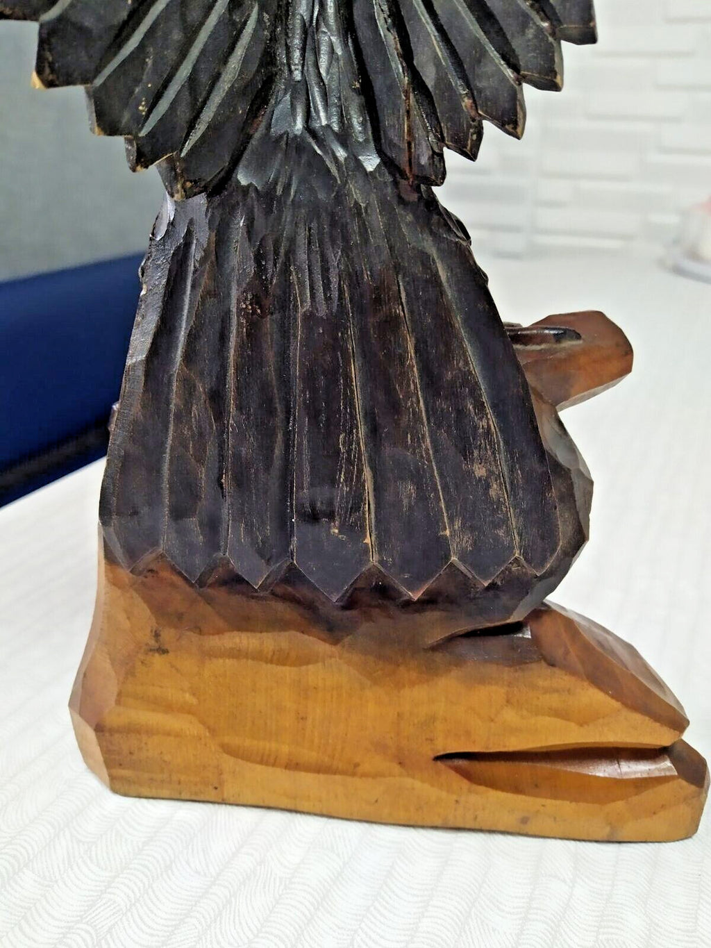 Vintage wood carving faceted feather detail close-up – detail 6
