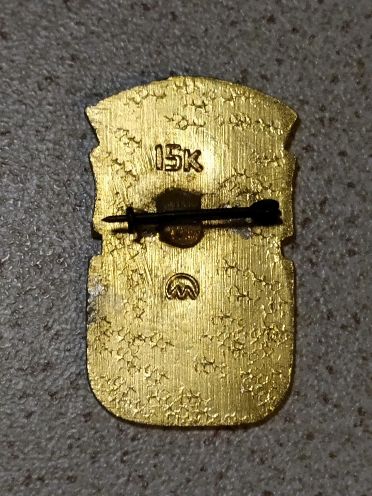 Vintage Soviet Komsomol pin with VLKSM lettering – detail 5