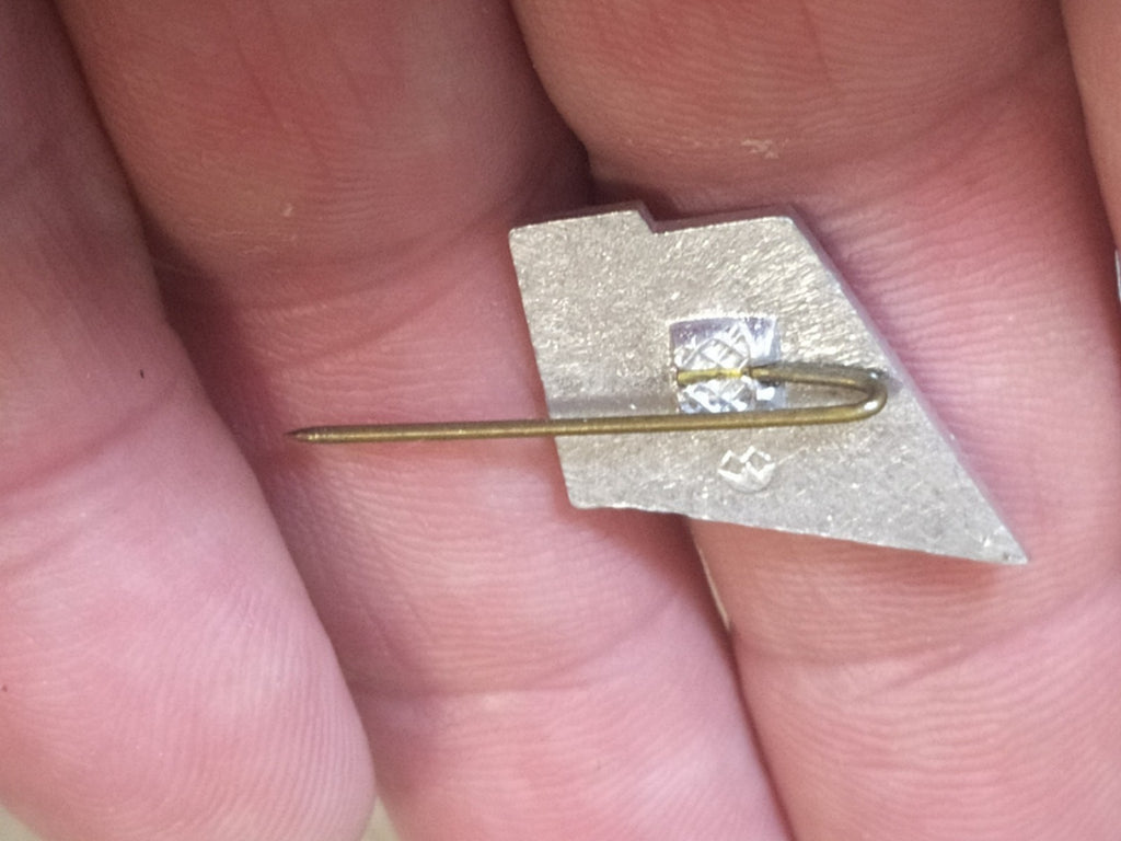 Old October Revolution pin reverse and fastening