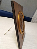 Back of the plaque with wall loop and wire desk stand – detail 12