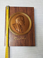 Back of the plaque with wall loop and wire desk stand – detail 9
