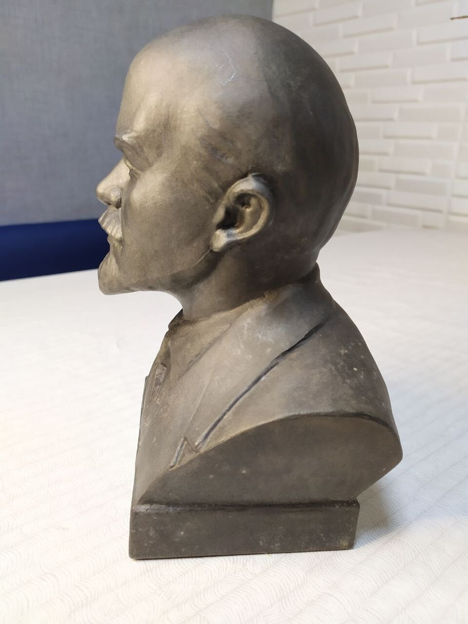 Soviet bust of Lenin back with inscription dated May 17, 1985