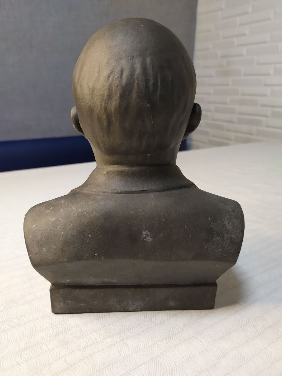 Soviet statue of Lenin on its base, 20.5 cm tall