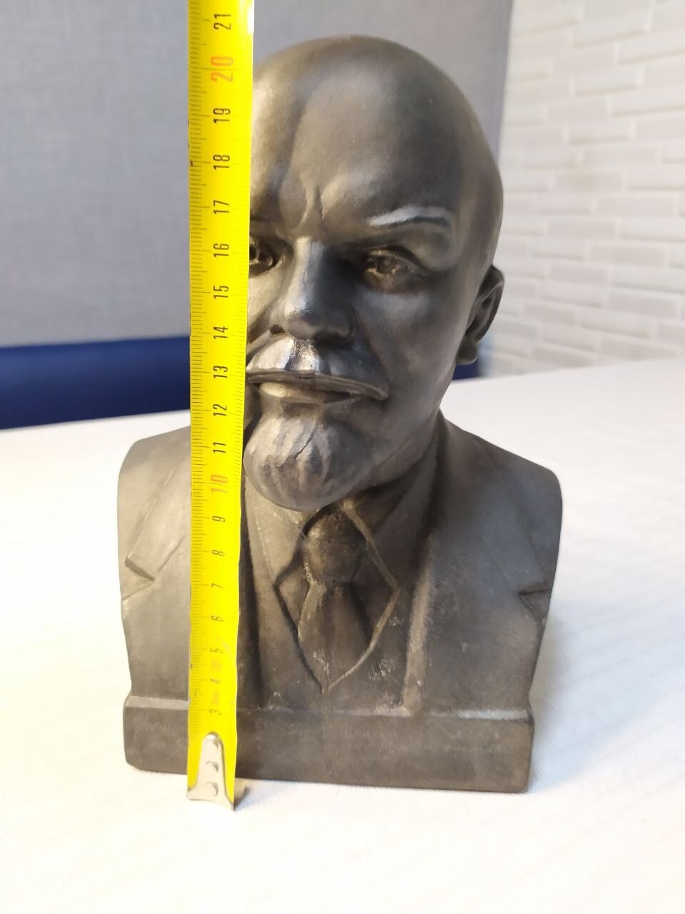 Soviet statue of Lenin on its base, 20.5 cm tall – detail 7