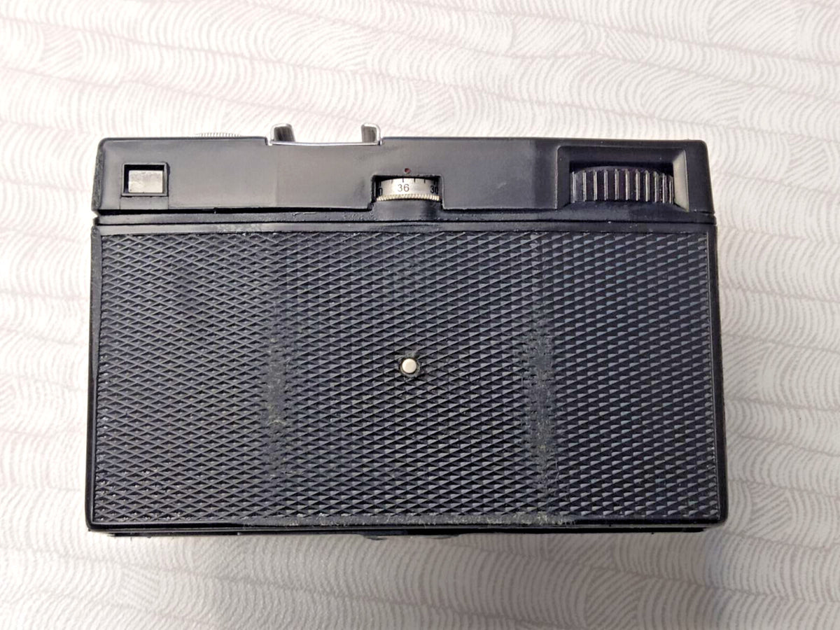 Soviet LOMO camera T-43 triplet lens 4/40 front view – detail 6