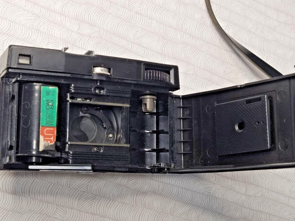 Smena 8M ussr film camera body, black and silver – detail 7