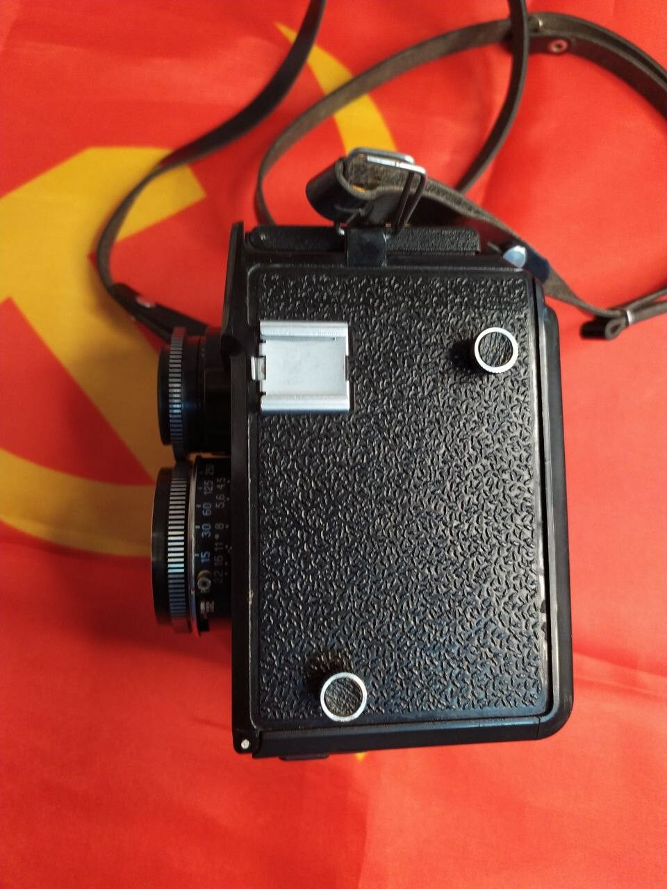 LOMO Lubitel 166B waist-level viewfinder open on a 120 film TLR – detail 9