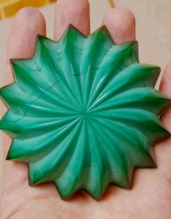 Pressed glass powder jar in malachite green, palm-sized vanity piece – detail 7