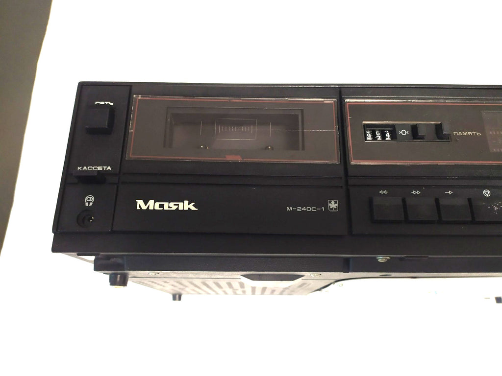 Front panel of the Mayak M-240C-1 with knobs and level meters – detail 8