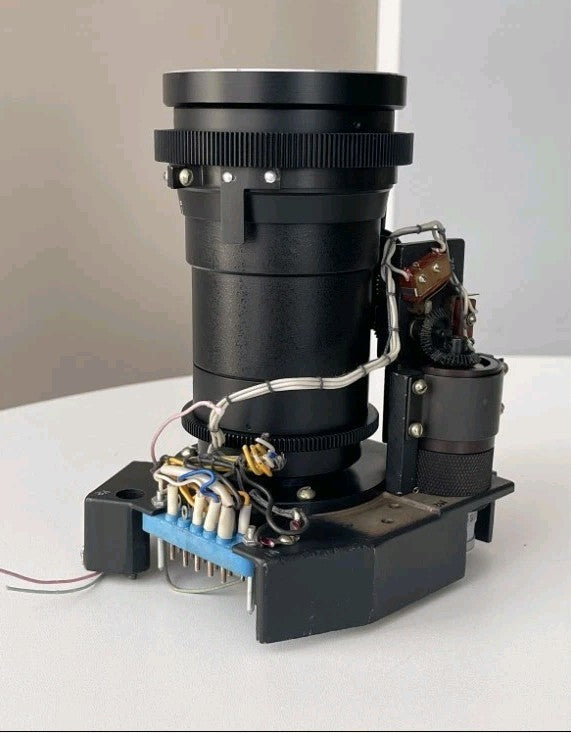 Motorized zoom lens chassis with gears, microswitches and 15-pin terminal block – detail 6
