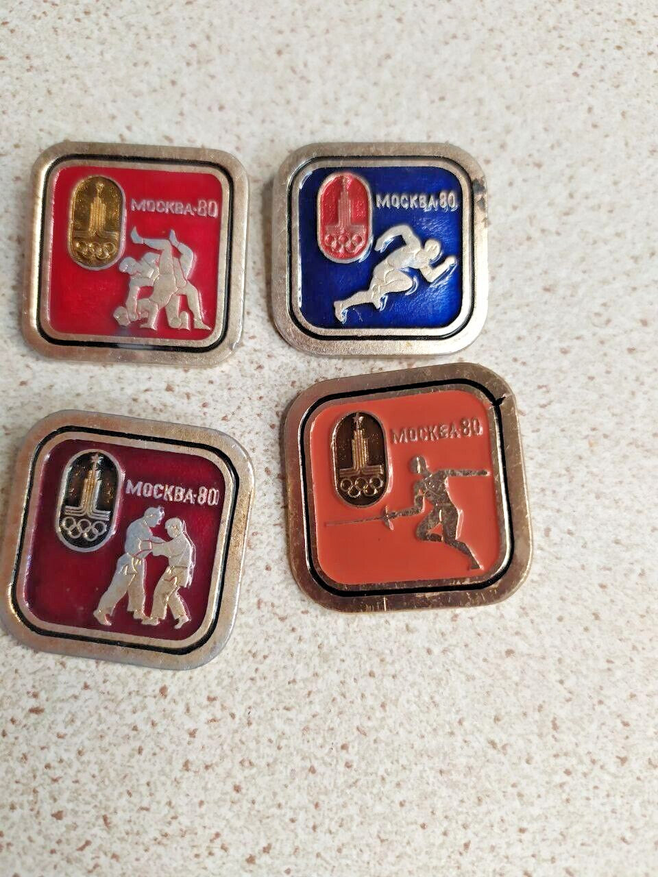 Soviet Moscow 80 Olympic pins with sports themes and Kremlin tower emblem – detail 8