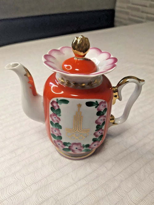 Soviet porcelain teapot back side with gold Spasskaya Tower and MOSCOW 80 text